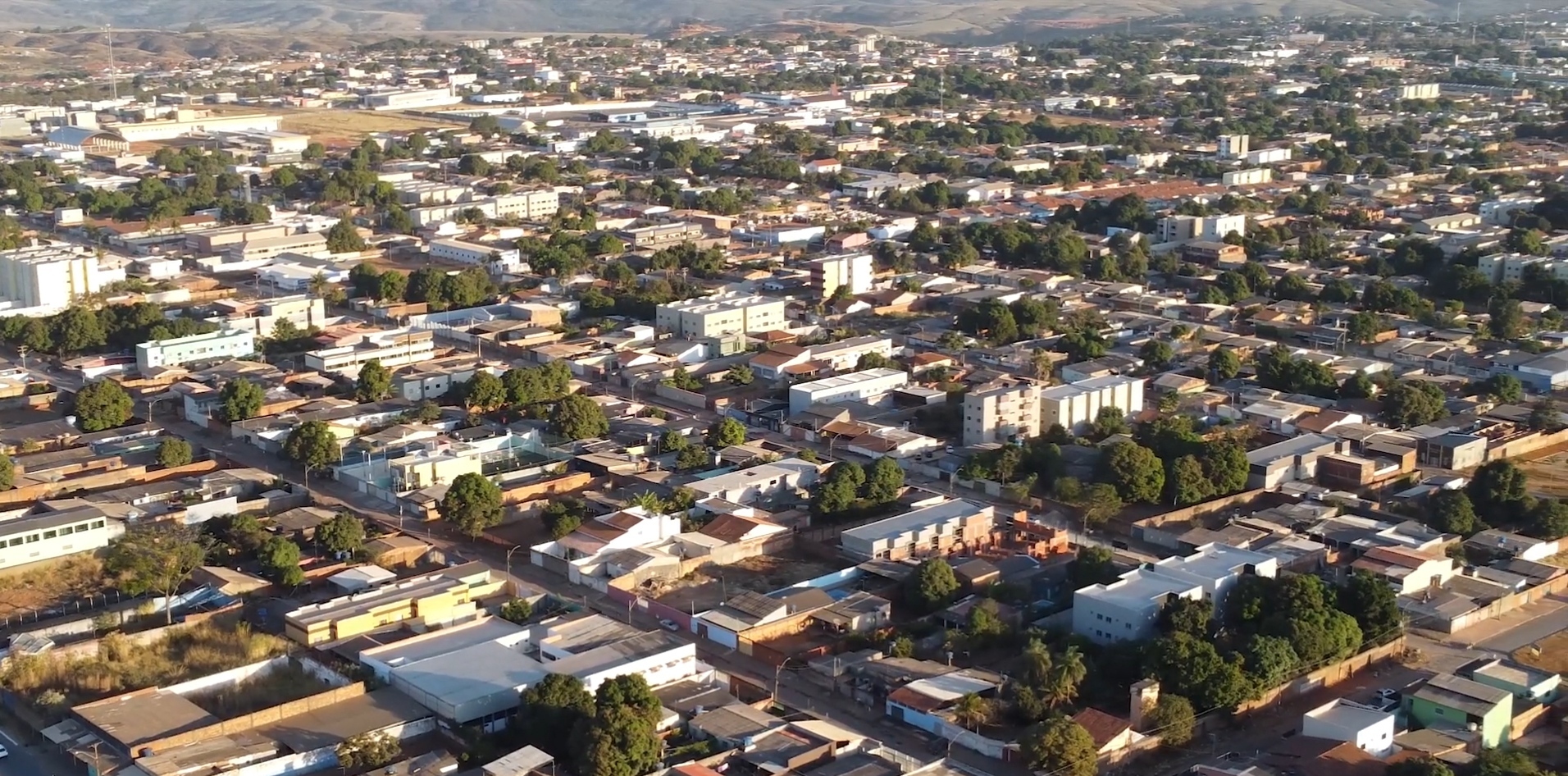 Quem trabalha em Brasília — Águas Lindas de Goiás